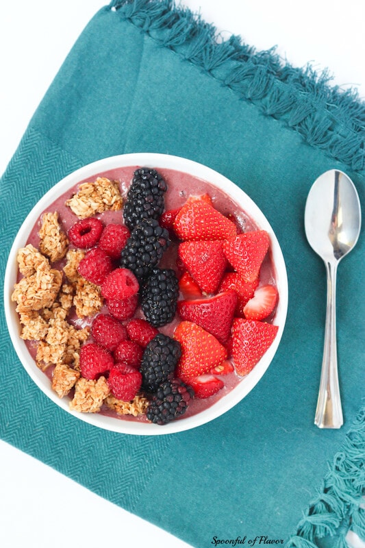 Very Berry Acai Bowl - perfect for breakfast or a post-workout snack! #vegan