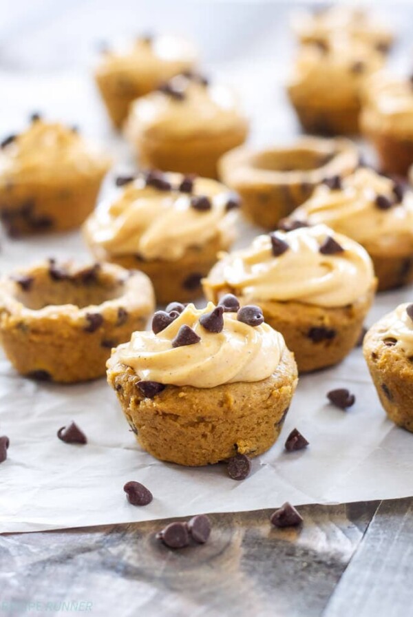 Pumpkin Chocolate Chip Cookie Cups with Pumpkin Cream Cheese Frosting | Pumpkin lovers will go crazy for these frosted mini cookie cups!