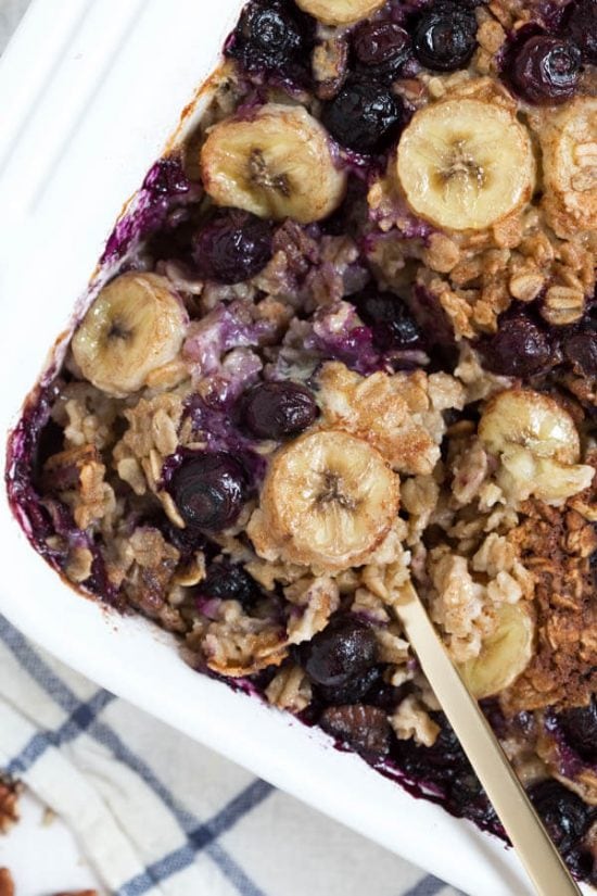 Banana Berry Crunch Baked Oatmeal - Spoonful Of Flavor