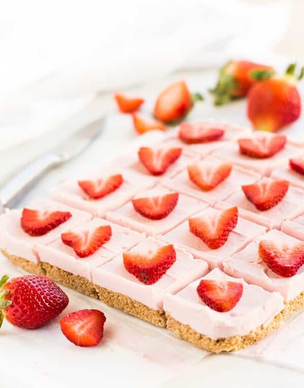 Strawberry cheesecake bars with graham cracker crust is a no bake recipe for Valentine's Day #cheesecake #dessert