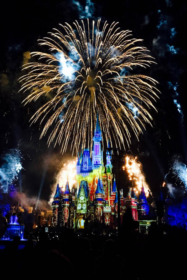 Walt Disney World's Magic Kingdom offers endless opportunities to experience Disney magic. This guide provides five Extra Magical Experiences at Disney's Magic Kingdom including a dessert party, early morning magic and more! #WaltDisney