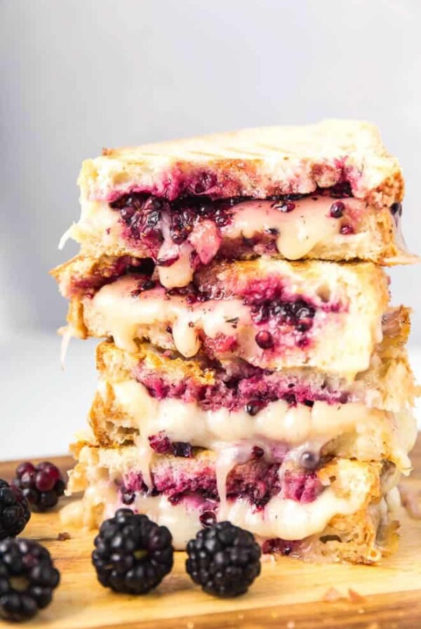 Blackberry Grilled Cheese Sandwich is made with your favorite cheese plus mashed blackberries and honey. #blackberry #grilledcheese #sandwich #recipe