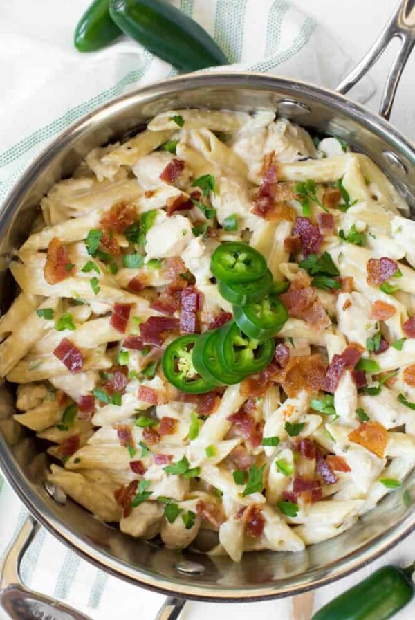 One Pot Creamy Jalapeño Popper Chicken Pasta combines your favorite jalapeño popper flavors in one creamy and delicious meal! Cooked in only one pot, this easy weeknight dinner is perfect for the entire family.  #jalapeno #popper #chicken #pasta #onepot #dinner #recipe #weeknight #skillet #meal #bacon