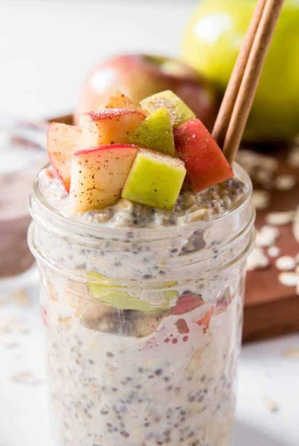 overnight oats made with apples and cinnamon