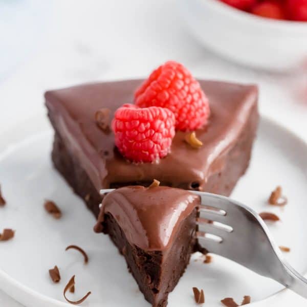 Flourless Chocolate Cake with Chocolate Ganache - Spoonful of Flavor